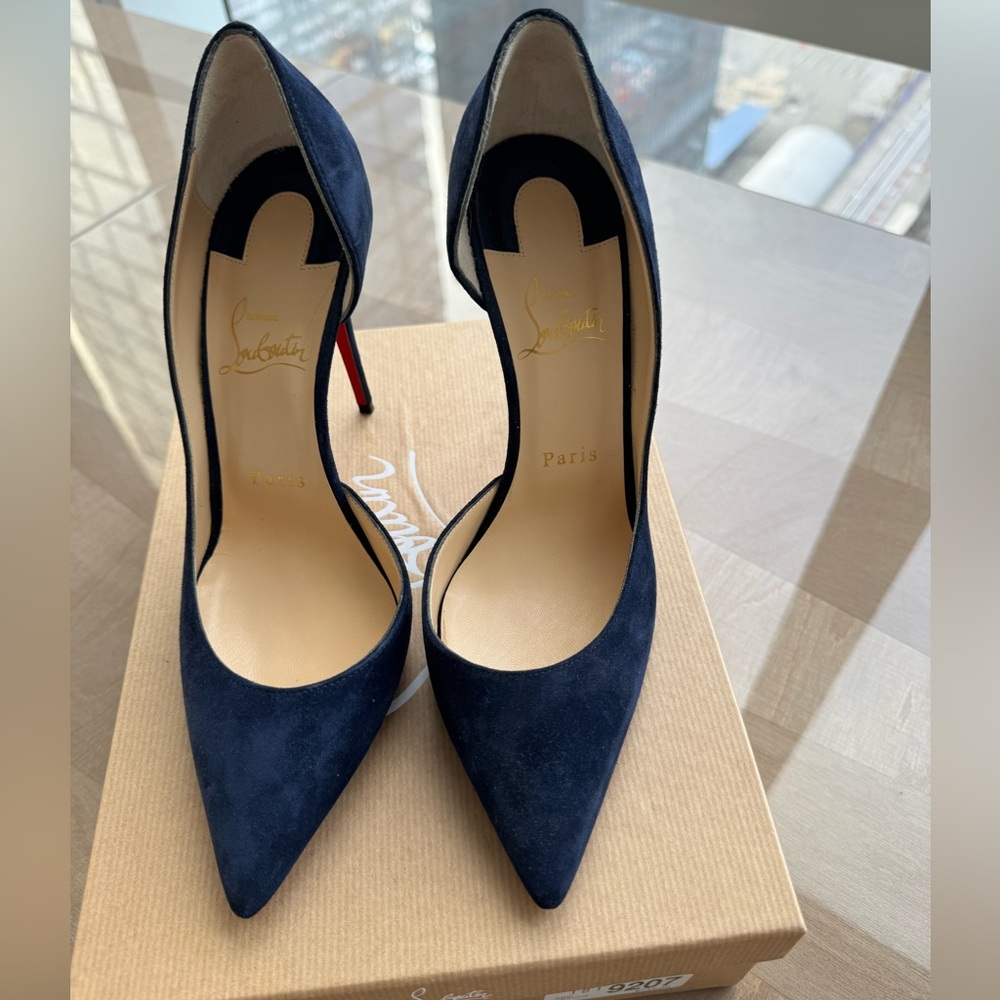 Iriza Blue Christian Louboutin suade pumps. Size 38